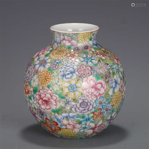 A CHINESE FAMILLE ROSE PORCELAIN ZUN VASE