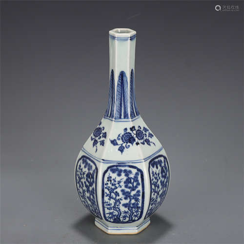 A CHINESE BLUE AND WHITE PORCELAIN VASE