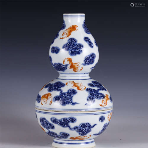A CHINESE BLUE AND WHITE RED UNDER GLAZED DOUBLE GOURD VASE