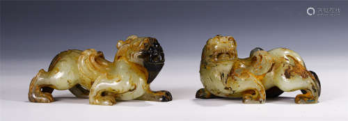 A PAIR OF CHINESE JADE FOO-DOG DECORATION