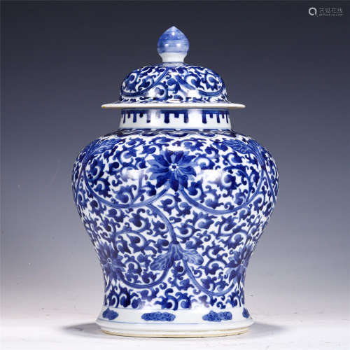 A CHINESE BLUE AND WHITE PORCELAIN LIDDED JAR