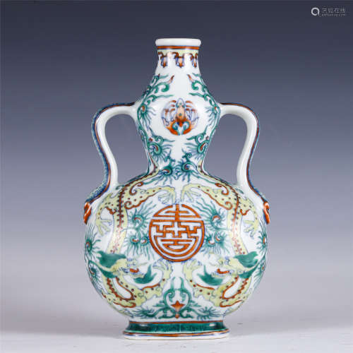 A CHINESE DOUCAI GLAZED PORCELAIN DOUBLE GOURD VASE