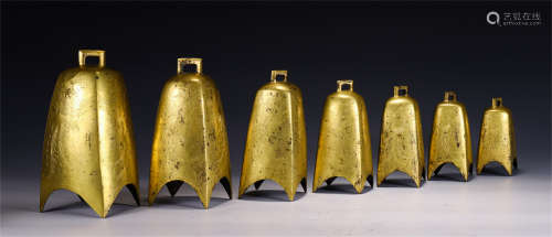 A SET OF CHINESE GILDING CHIMES