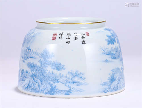 A CHINESE BLUE AND WHITE PORCELAIN WATER POT