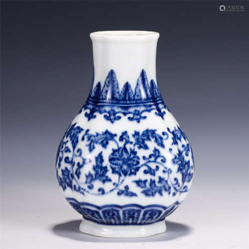 A CHINESE BLUE AND WHITE PORCELAIN VIEWS VASE