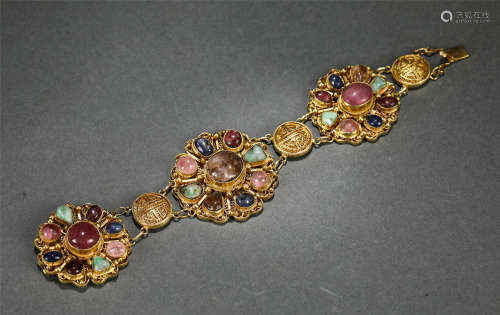 A CHINESE GILT SILVER BANGLE WITH GEMSTONES INLAIDED