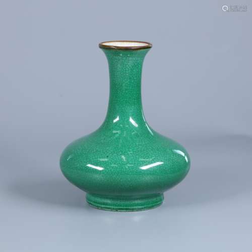 清中期 绿哥釉荸荠瓶