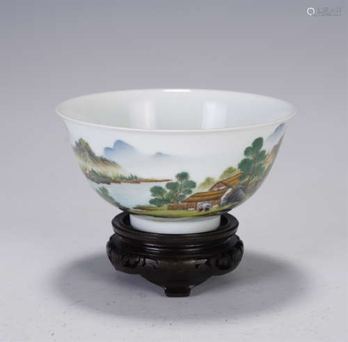 A CHINESE FAMILLE ROSE PORCELAIN BOWL