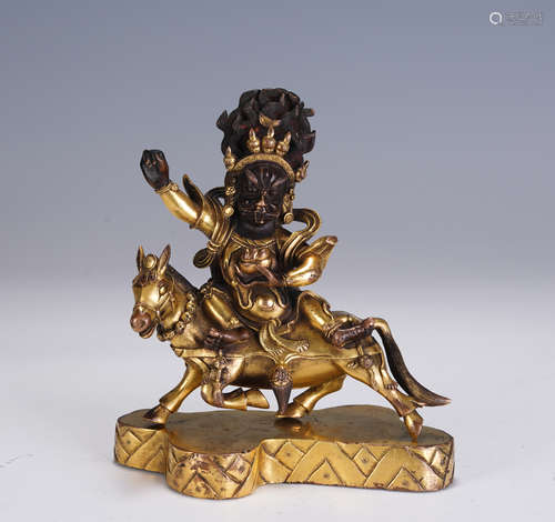 A CHINESE GILT BRONZE FIGURE OF BUDDHA SEATED STATUE