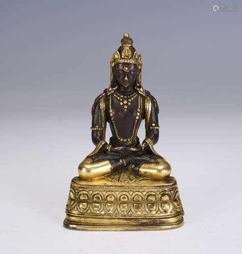 A CHINESE GILT BRONZE FIGURE OF BUDDHA SEATED STATUE