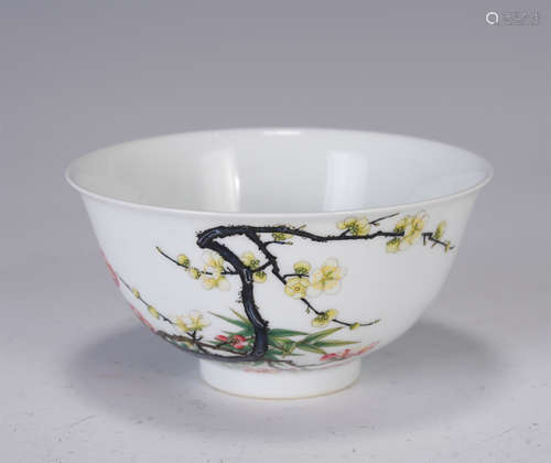 A CHINESE ENAMEL FLOWER PORCELAIN BOWL