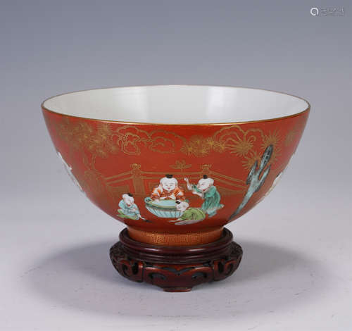 A CHINESE CORAL RED GLAZED FAMILLE ROSE PORCELAIN BOWL