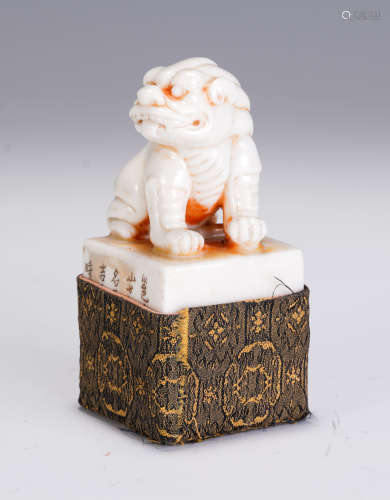 A CHINESE WHITE PORCELAIN SEAL