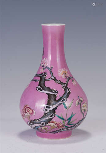 A CHINESE CARMINUM GLAZED FAMILLE ROSE PORCELAIN VIEWS VASE