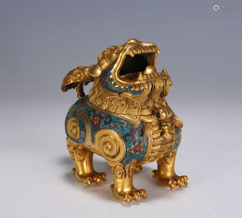 A CHINESE ENAMEL GILDING FOO-DOG INCENSE