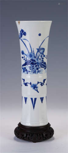 A CHINESE BLUE AND WHITE PORCELAIN VASE WITH DAMAGED
