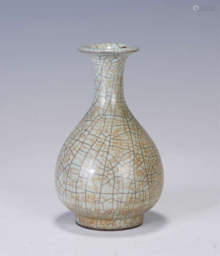 A CHINESE GE GLAZED PORCELAIN VIEWS VASE