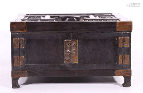 A CHINESE ZITAN DRESSING CASE