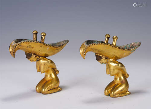 A PAIR OF CHINESE GILT BRONZE JUE CUPS