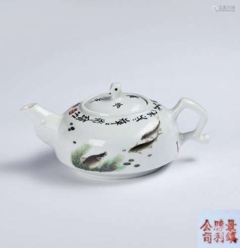 近代 粉彩鱼藻纹茶壶