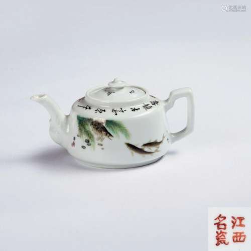 民国 粉彩鱼藻纹茶壶