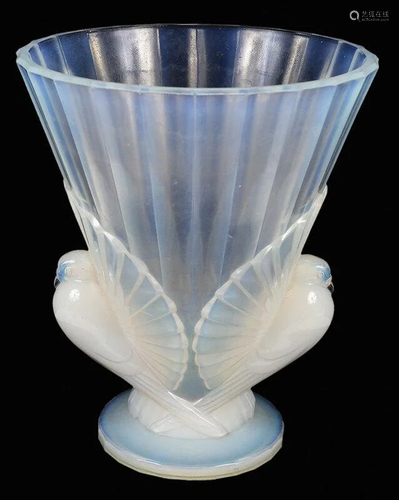 Sabino Opalescent Glass Vase