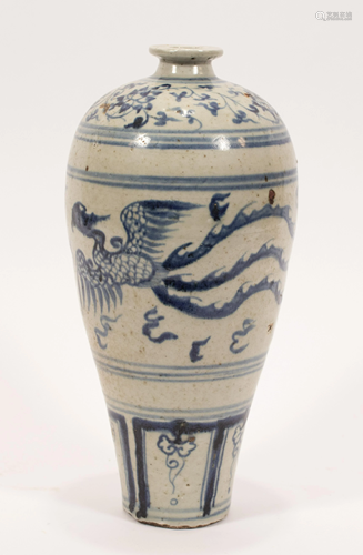 CHINESE BLUE & WHITE PORCELAIN VASE, H 12