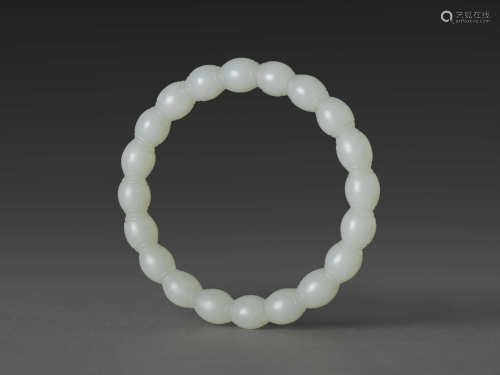 白玉藕節紋鐲 WHITE JADE LOTUS ROOT-JOINT BRACELET