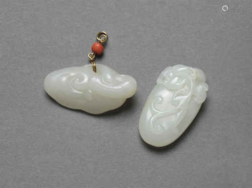 白玉龍紋雞心佩、靈芝紋佩 （一組）WHITE JADE DRAGON CHICKENHEAR...