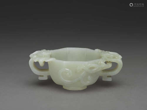 雙螭耳八棱玉杯OCTAGONAL CUP WITH DOUBLE CHI-DRAGON HANDLES