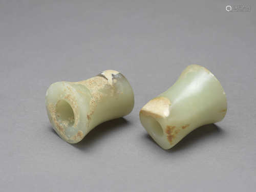 喇叭形玉勒一對 A PAIR OF TRUMPET-SHAPE JADE LE TUBE ORNAMENT