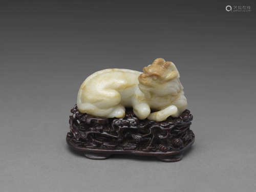 白玉帶沁瑞獸WHITE JADE AUSPICIOUS BEAST WITH MARKINGS