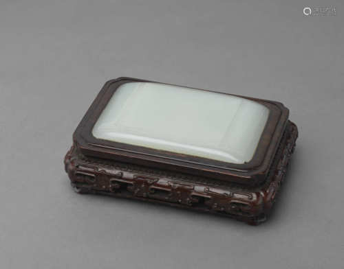 紅木嵌玉紙鎮 ROSEWOOD PAPER WEIGHT EMBEDED WITH JADE