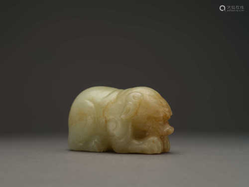 白玉瑞獸WHITE JADE AUSPICIOUS BEAST WITH RUSSET MARKINGS