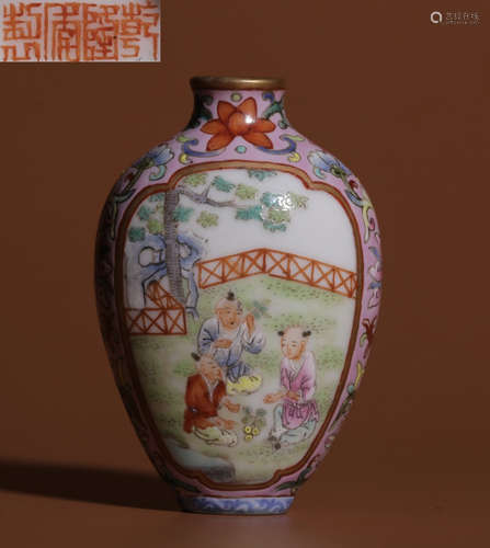 QIANLONG MARK FAMILLE ROSE GLAZE SNUFF BOTTLE