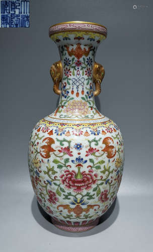 QIANLONG MARK FAMILLE ROSE GLAZE VASE