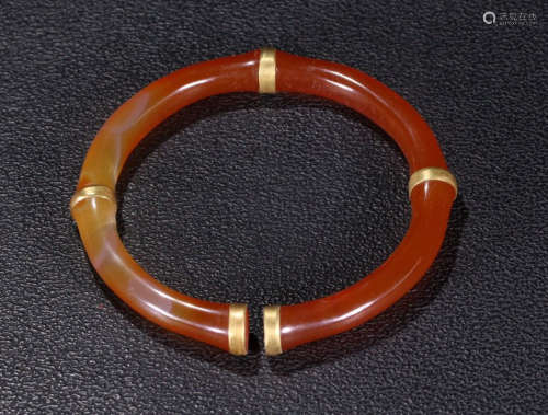 AGATE WITH GILT DECORATED BANGLE