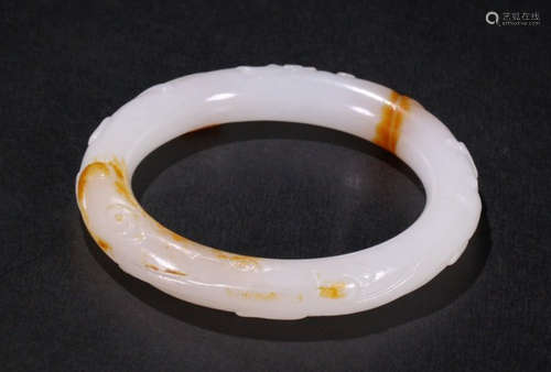 HETIAN JADE SEED CARVED AUSPICIOUS BANGLE