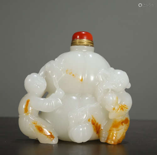 FINE WHITE TALLOW JADE CARVED SNUFF BOTTLE