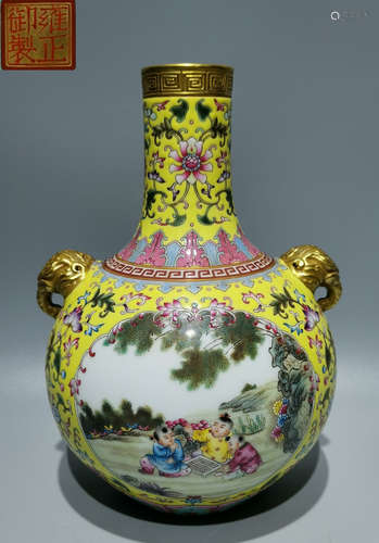 YONGZHENG MARK ENAMELED GLAZE VASE