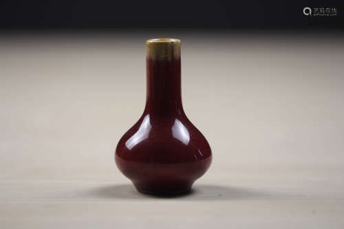 清霁红釉小天球瓶