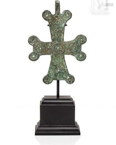 Croix pendentif byzantine en bronze à patine verte