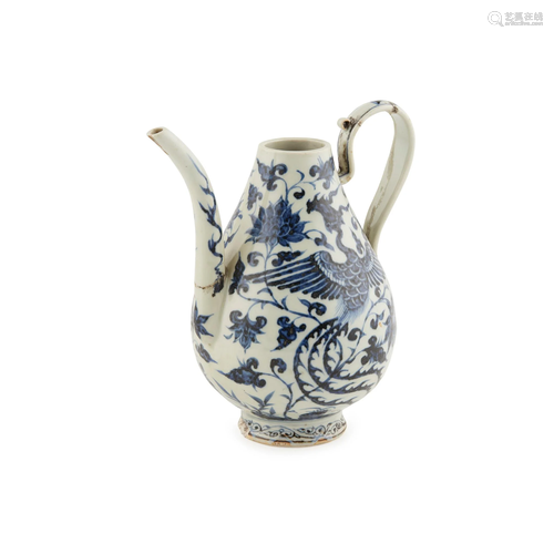 BLUE AND WHITE WINE EWER MING DYNASTY