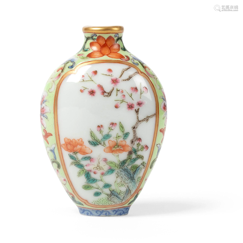 GREEN-GROUND FAMILLE ROSE SNUFF BOTTLE QIANLONG M…