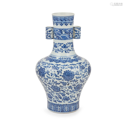 BLUE AND WHITE 'LOTUS' ARROW VASE LATE QING