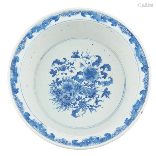 BLUE AND WHITE 'FLOWER' BASIN