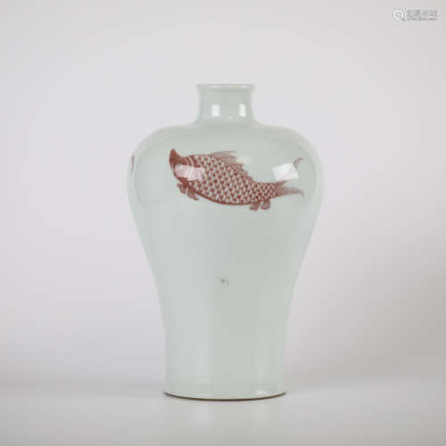 18th，Plum vase with red fish pattern in blue and white glaze
