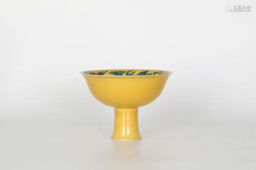 16th，Yellow-glaze blue and white goblet
