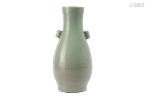 A CHINESE LONGQUAN CELADON ARROW VASE.