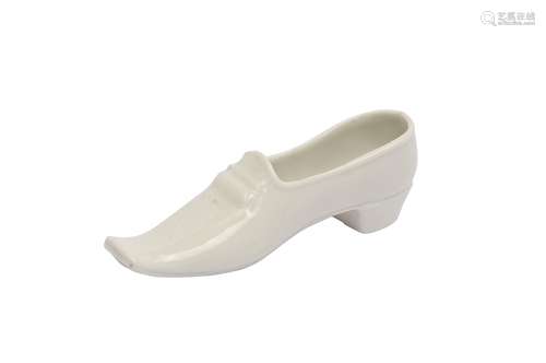 A CHINESE BLANC-DE-CHINE MODEL OF A SHOE.